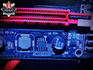 element montażu karty graficznej