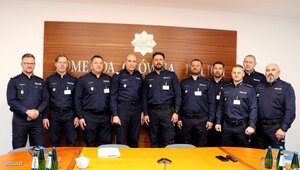 Zdjęcie grupowe policjantów biorących udział w spotkaniu z I Zastępcą Komendanta Głównego Policji nadinsp. Romanem Kusterem.