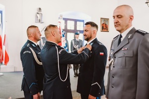 suski komendant otrzymujący odznaczenie