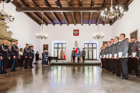 sala rycerska wypełniona policjantami i zaproszonymi gośćmi