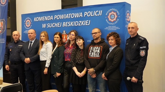 Wspólne zdjęcie organizatorów i prelegentów spotkania