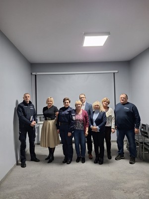 pamiątkowe zdjęcie organizatorów w osp maków dolny