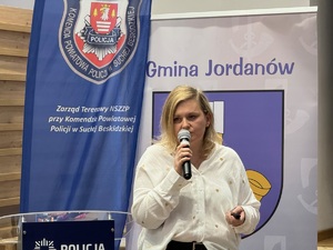 przemawiająca kurator sądowy iwona Kłapyta