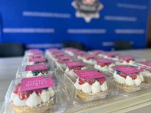 Słodkie Deserki opakowane i opisane dzień kobiet