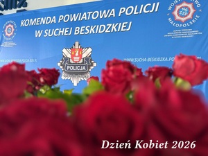 Loko suskiej komendy i ułożone czerwone róże