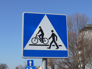 zdjęcie znaku drogowego