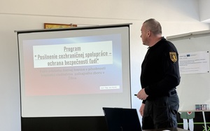 słowacki policjant prowadzący część szkolenia