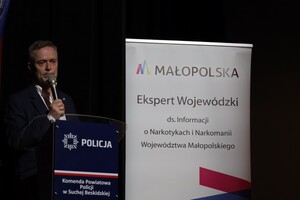 przemawiający pan doktor