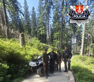 policjanci i strażnicy Parku