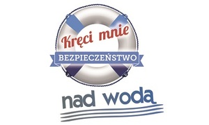 Zdjęcie akcji bezpiecznie nad wodą przedstawiające koło ratunkowe oraz napis Kręci mnie bezpieczeństwo nad wodą.
