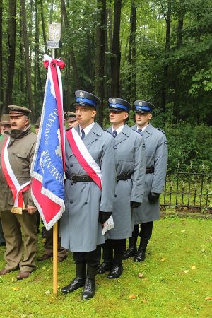 poczet sztandarowy Komendy Powiatowej Policji w Suchej Beskidzkiej