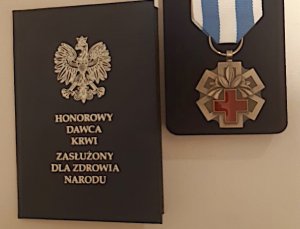 książeczka z medalem zasłużonego dla zdrowia narodu