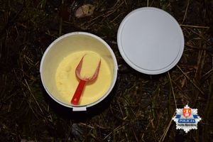 pojemnik z substancja chemiczną