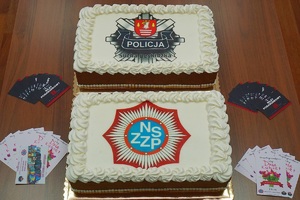 dwa torty jeden ze znaczkiem policji drugi związków zawodowych