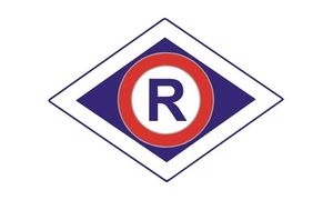 znak ruchu drogowego niebieski romb z literką R