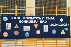 Tablica na hali z sportowej z nazwą XXIX powiatowego konkursu brd